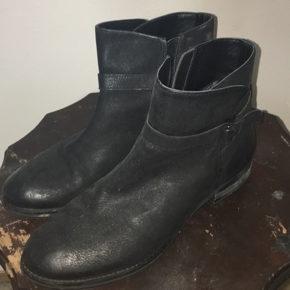 Black ankle booties - Picture 1 of 3